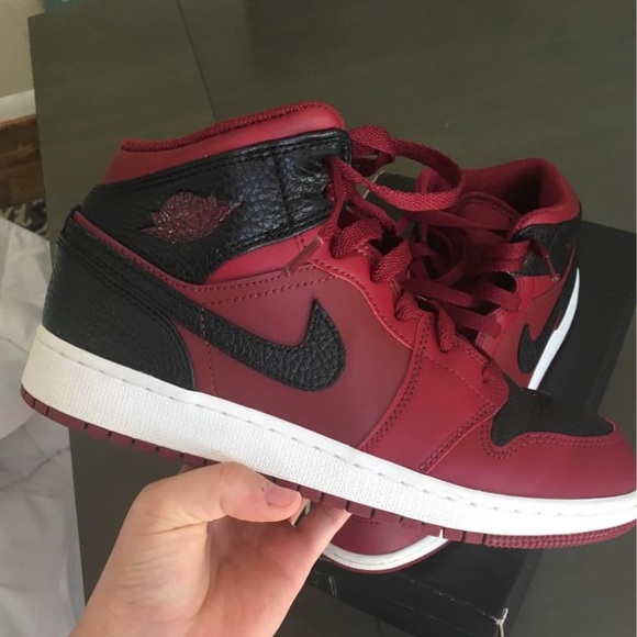 jordan 1 mid team red black